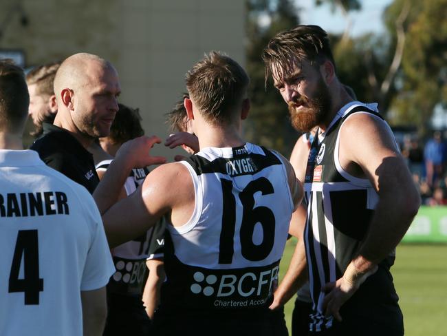 Ollie Wines (16) and Charlie Dixon discuss tactics at quarter time. PHOTO: AAP/Emma Brasier