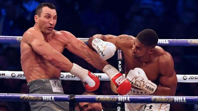 Anthony Joshua lands a right hand on Wladimir Klitschko.