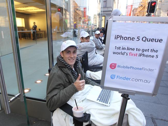 Keen tech-heads line up for new iPhone 5 at the Apple Store in George St, Sydney.