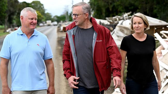 The Opposition Leader talks to Murwillumbah residents Brett and Leanne Bugg after the floods made many homes uninhabitable. Picture: Getty Images