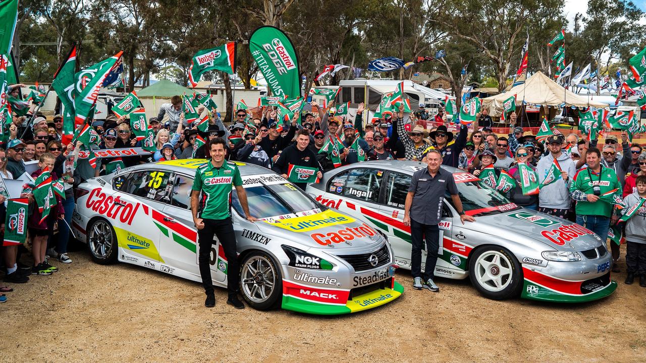 Kelly, Ingall and the fans with the new colours. Picture: @CastrolRacingAU