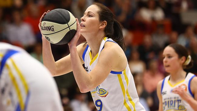 Alicia Froling of the Spirit shoots for the basket during the round One WNBL match between UC Capitals and Bendigo Spirit. Photo: Getty Images