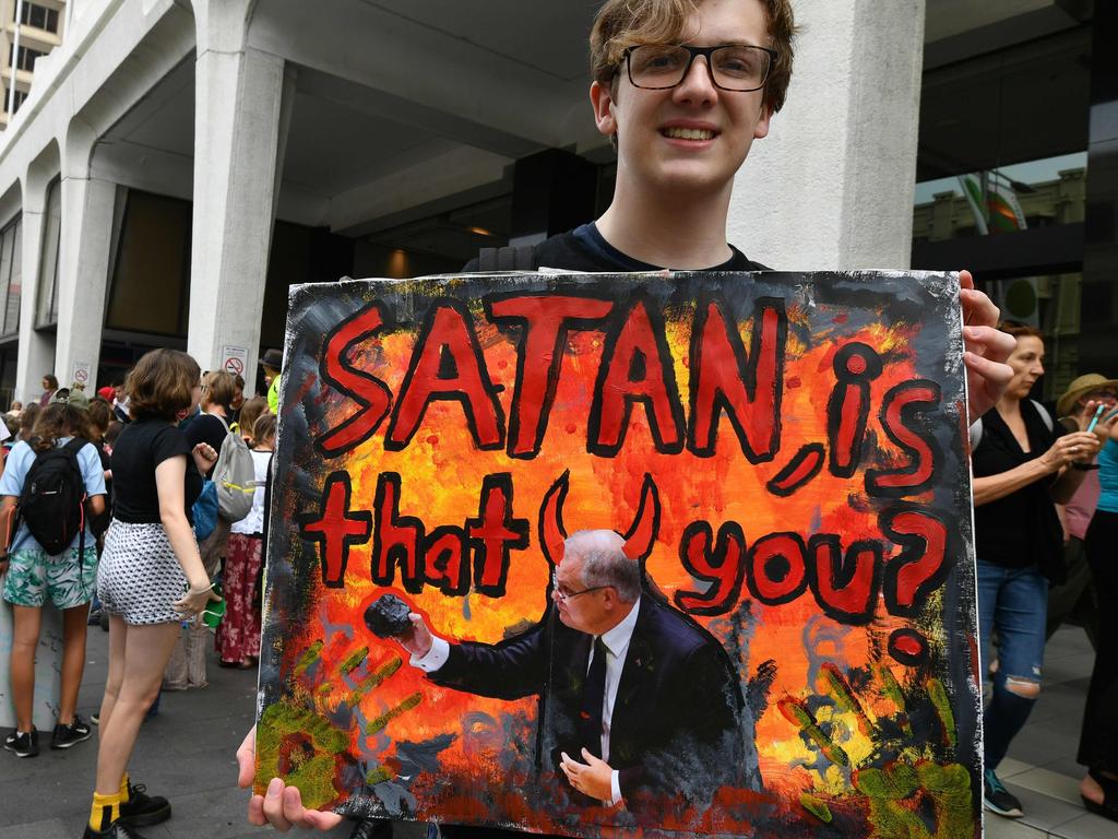 Students gather in Sydney to protest climate change ...