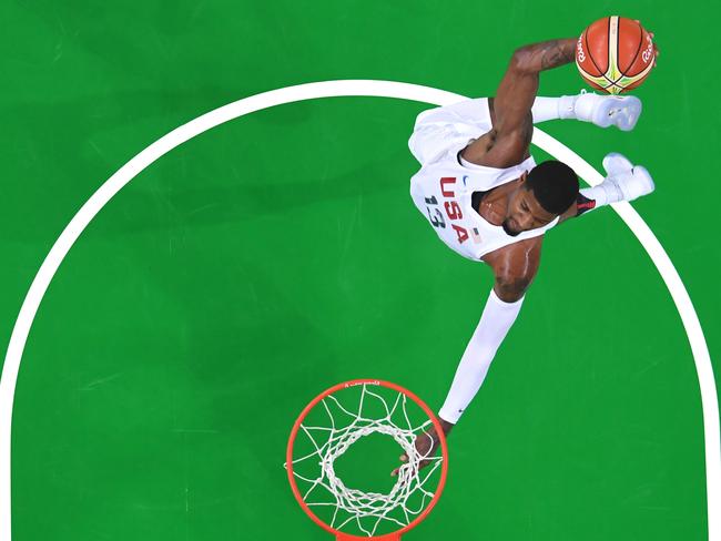 An overview shows USA's guard Paul George slam dunking during a Men's round Group A basketball match between USA and Venezuela at the Carioca Arena 1 in Rio de Janeiro on August 8, 2016 during the Rio 2016 Olympic Games. / AFP PHOTO / Andrej ISAKOVIC