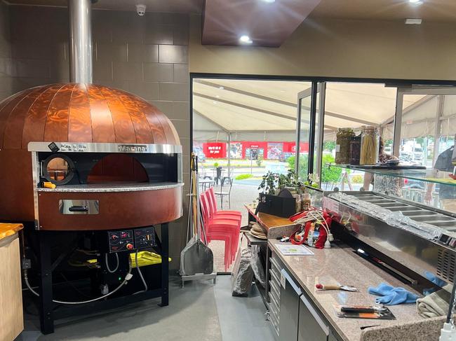 Gino's new pizza spot features a fantastic rotating wood fired oven (Photo: 4Stagioni Pizzeria)