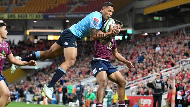 Israel Folau scored twice for the Waratahs in their record win over the Reds in Brisbane on Saturday.