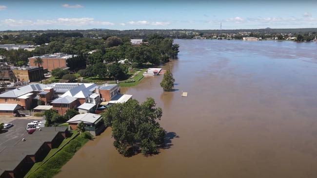 Drone footage of Grafton on Wednesday afternoon as flood waters rose to a peak. Footage by Grant Sparks.