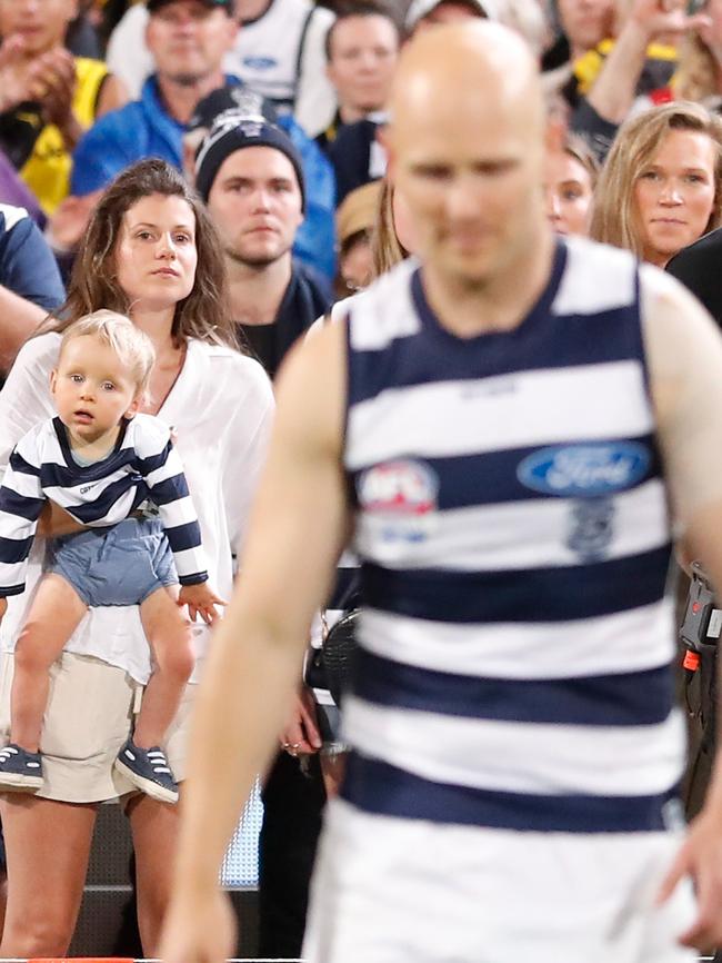 Gary Ablett in his final game with Jordan and son Levi looking on. Photo by Michael Willson/AFL Photos via Getty Images.