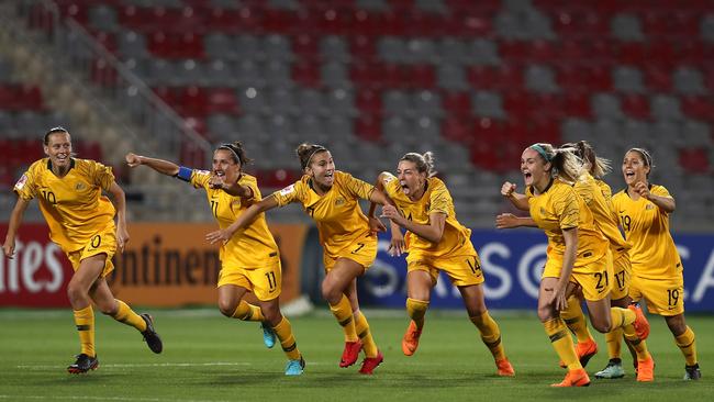 The moment Sam Kerr buried the winning penalty.