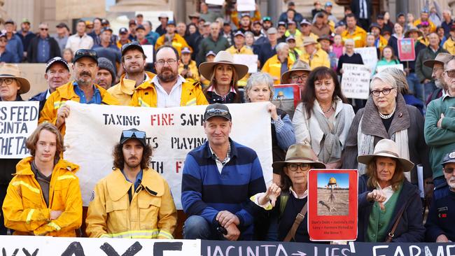 Rupanyup grain grower Andrew Weidemann (centre) helped co-ordinate the rally.