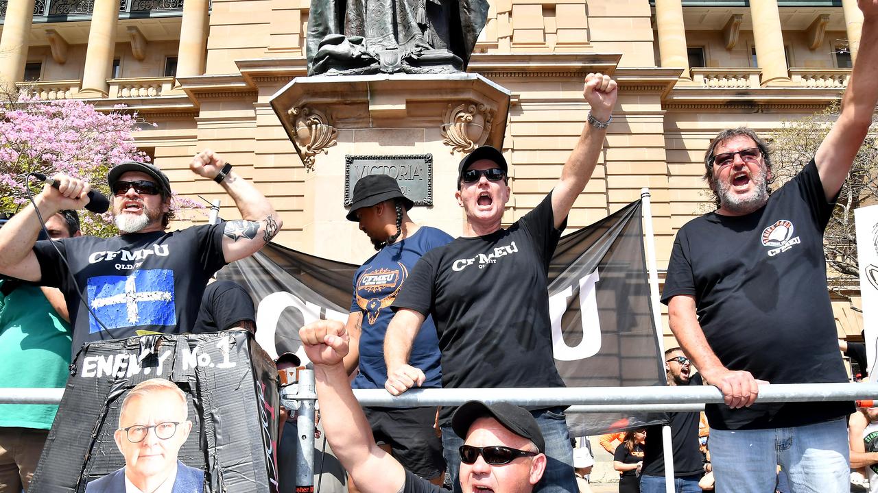 Jade Ingham (left), with CFMEU Michael Ravbar, at the CFMEU rally in Brisbane last week. Picture: NewsWire/ John Gass