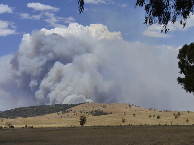 Fire and smoke from Leadville, east of Dunedoo.