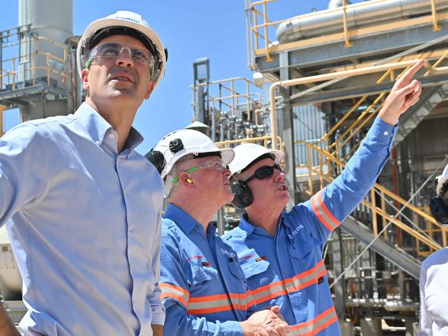 JANUARY 31, 2025: South Australian Premier Peter Malinauskas, Santos CEO Kevin Gallagher, Beach CEO Brett Woods and Don Farrell at the new Moomba CCS (carbon capture and storage) plant, a joint venture of Santos and Beach Energy. Picture: Brenton Edwards