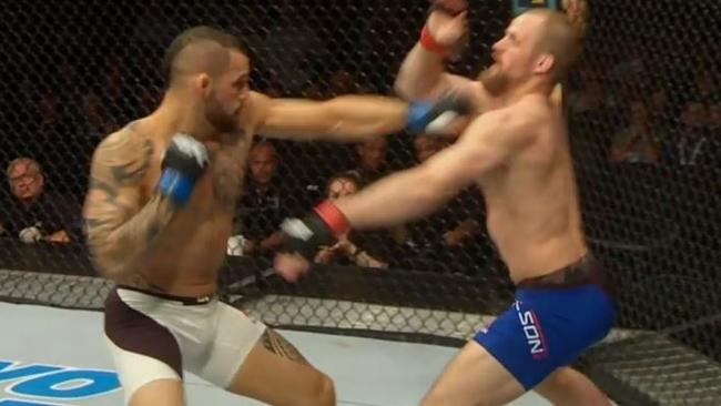 Gunnar Nelson gets knocked out cold.