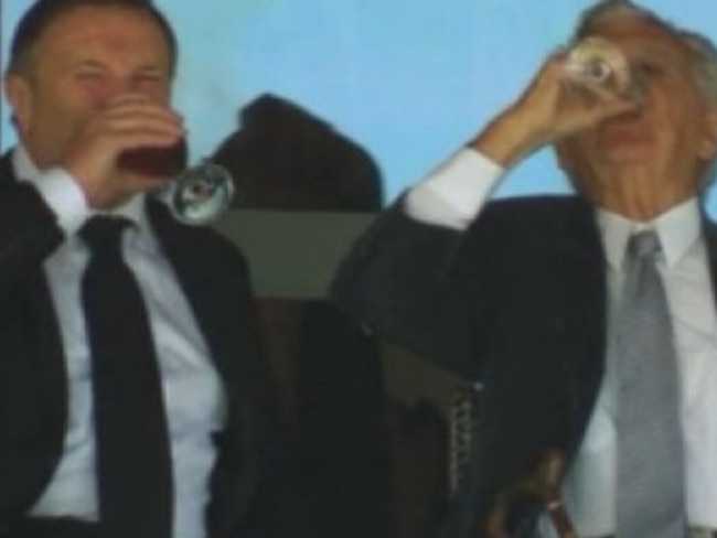 Bob Hawke skolls a beer at the SCG. Picture: Supplied