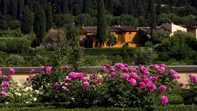 The Boboli Garden in Florence, Italy is a lovers' paradise.