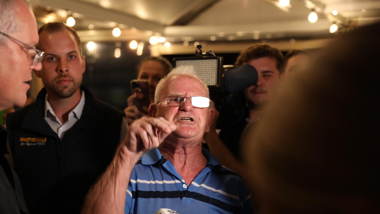 Video shows the man confronting Scott Morrison at Edgeworth Tavern. Picture: Damian Shaw