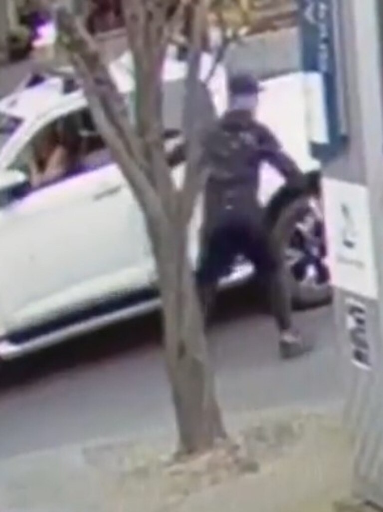 A man exits a ute and jogs towards the Range Rover. Picture: Channel 9