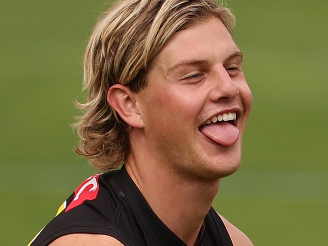 MELBOURNE, AUSTRALIA - MARCH 26: Josh Smillie of the Tigers aahduring a Richmond Tigers AFL training session at Punt Road Oval on March 26, 2025 in Melbourne, Australia. (Photo by Robert Cianflone/Getty Images)