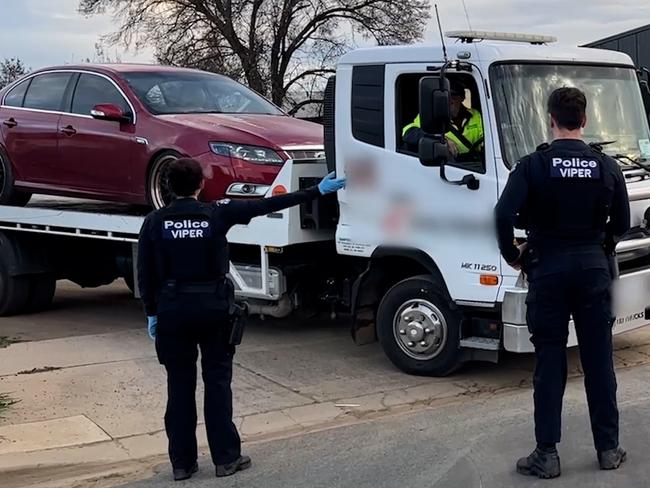 Video: Anti-gang police arrest six people