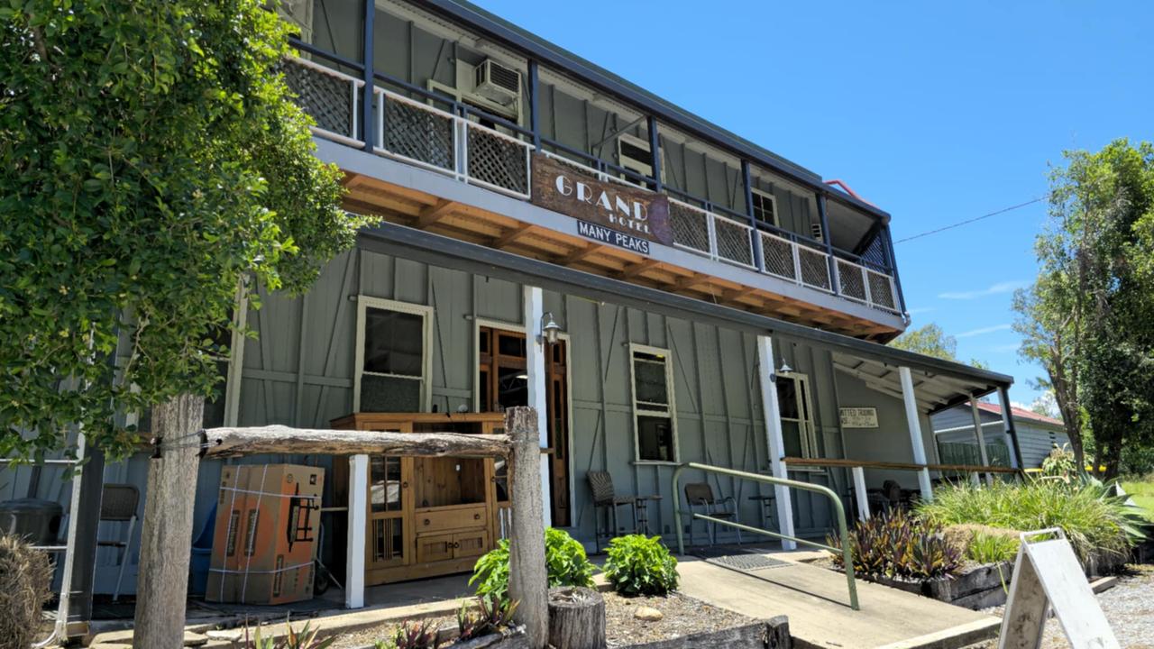 Newly reopened 116-year-old Central Qld country pub drawing crowds