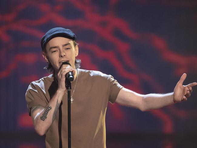 Jockey Robbie Dolan tries his hand at singing, taking on the Blind Auditions on The Voice this season