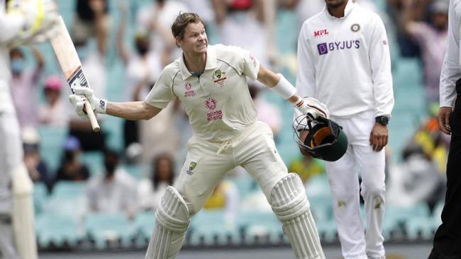 Steve Smith celebrates his ton.