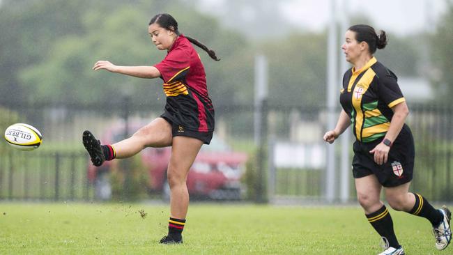 Central Coast player Taylah Juckes in action during their NSW Country Women's Rugby 7s round-robin game v Newcastle Hunter at Woy Woy Oval on Saturday, 14 March, 2020. Picture: Troy Snook