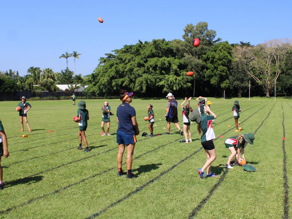 Mega Gallery: Adelaide Crows AFLW stars mix it with Whitfield State School  | Townsville Bulletin