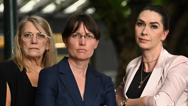 Forensic scientist Kirsty Wright, centre, with Shandee Blackburn’s mother Vicki, left, and sister, Shannah. Picture: Lyndon Mechielsen