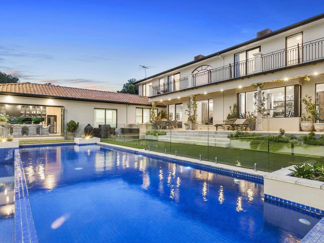 Buyers already hunting top-end coastal bargains