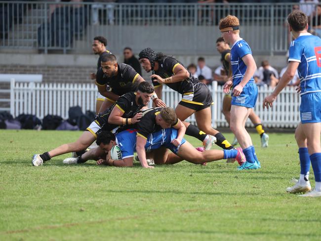 St Dominic's College (Blue) v Bass Hill HS. Picture: Tim Hunter.