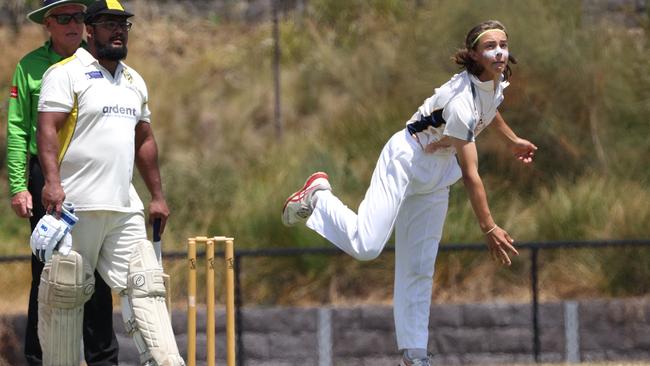 Billy Thomson of Carrum bowling last season. Picture: Hamish Blair