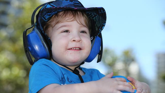 GC600 begins under sunny skies and thousands pack Supercar event on ...