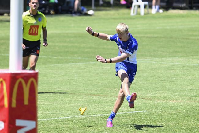 Jackson Winnett kicks for goal. Picture: Martin Ollman.