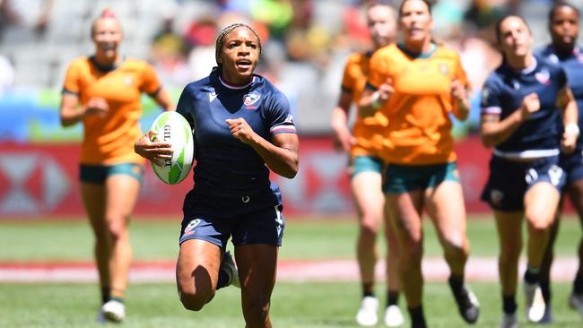 US' Ariana Ramsey runs to score a try during the cup semifinals of the HSBC World Rugby Sevens Series women's rugby match between Australia and USA at the Cape Town stadium in Cape Town on December 8, 2024. (Photo by Rodger Bosch / AFP)