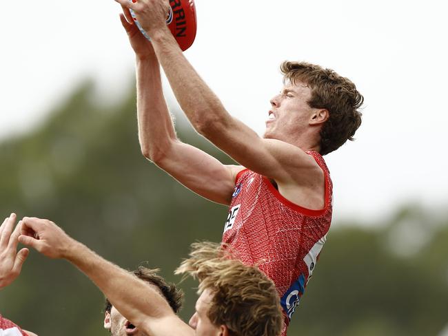 SYDNEY, AUSTRALIA - FEBRUARY 22: Nick Blakey of the Swans marks during the AFL pre-season practice match between the Greater Western Sydney Giants and the Sydney Swans at Blacktown International Sportspark on February 22, 2019 in Sydney, Australia. (Photo by Ryan Pierse/Getty Images)