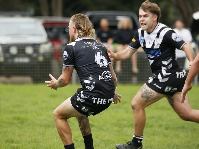 Luke Marshall finds a runner for Picton. Picture: Warren Gannon Photography