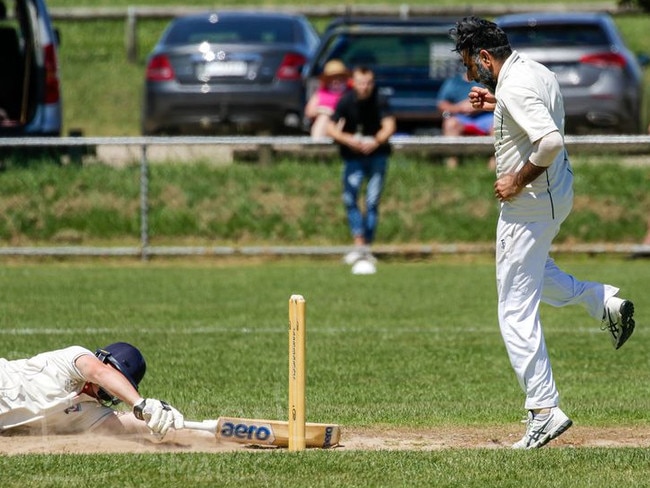 Jagvir Gill (right) in the action during his First XI debut for Mt Eliza. Picture: Alan Dillon