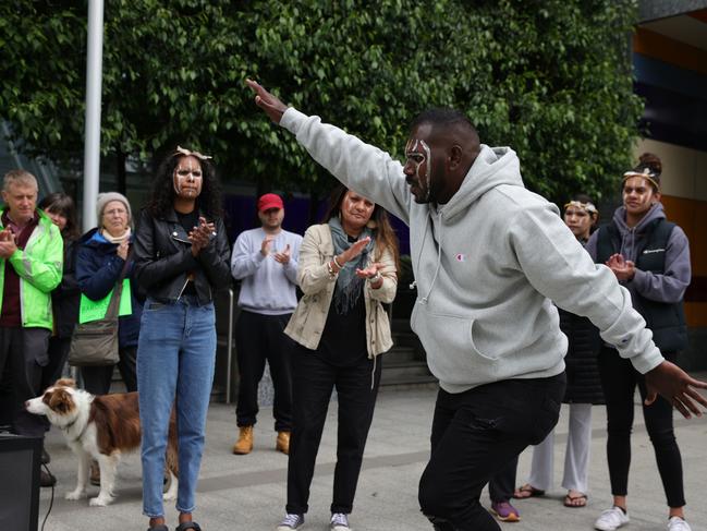 Michael Coombes, member of the Munupi Clan from the Tiwi Islands, performed a traditional dance in front of the Federal Court. Picture: Tamati Smith / Getty Images