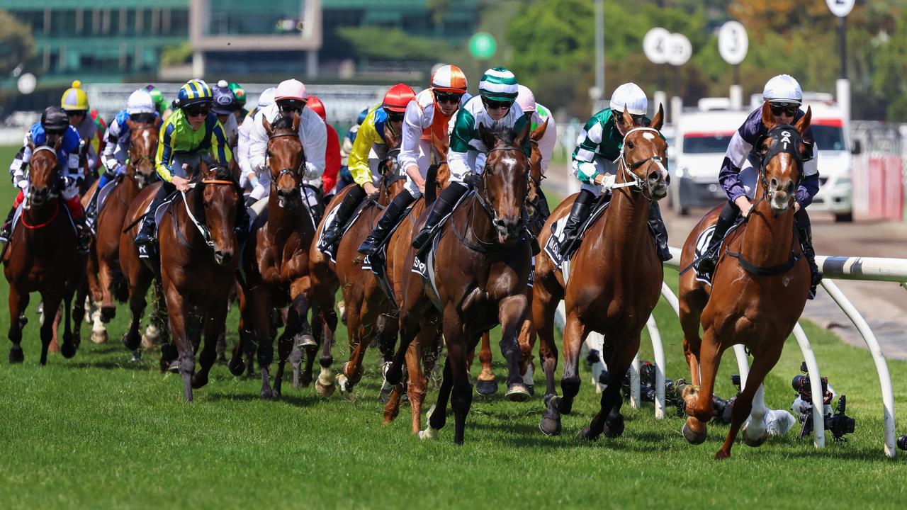 MELBOURNE, AUSTRALIA - NOVEMBER 07: Horses come toward the bend in the Lexus Melbourne Cup at Flemington Racecourse on November 07, 2023 in Melbourne, Australia. (Photo by Asanka Ratnayake/Getty Images)