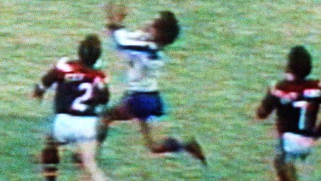Gearintakes the bomb to score for the Bulldogs in their 1980 grand final win over Easts.