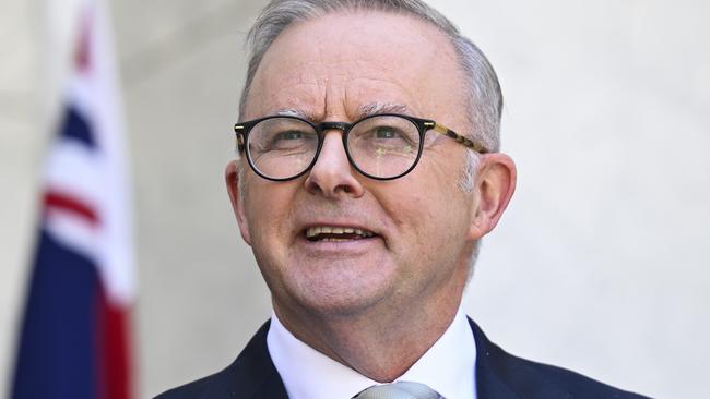 CANBERRA, AUSTRALIA  - NewsWire Photos - January 13, 2025:  Prime Minister Anthony Albanese, Minister for Finance, Minister for Women, Minister for the Public Service Katy Gallagher,  Minister for Communications Michelle Rowland and CEO of the NBN, Ellie Sweeney hold a press conference at Parliament House in Canberra. Picture: NewsWire / Martin Ollman