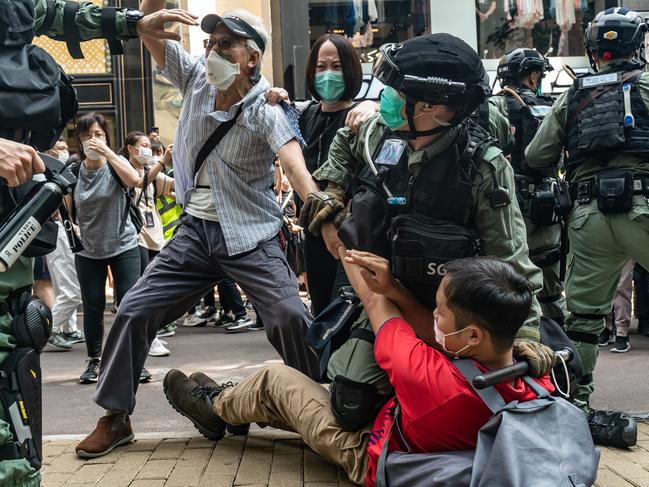 HONG KONG, CHINA - MAY 27: Pro-democracy supporters scuffle with riot police during an detention at a rally in Causeway Bay district on May 27, 2020 in Hong Kong, China. Chinese Premier Li Keqiang said on Friday during the National People's Congress that Beijing would establish a sound legal system and enforcement mechanism for safeguarding national security in Hong Kong.(Photo by Anthony Kwan/Getty Images) *** BESTPIX ***