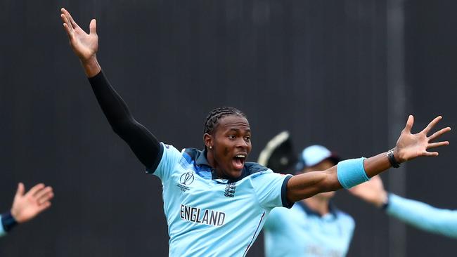 LONDON, ENGLAND - JULY 14: Jofra Archer of England appeals unsuccessfully for the wicket of Martin Guptill of New Zealand during the Final of the ICC Cricket World Cup 2019 between New Zealand and England at Lord's Cricket Ground on July 14, 2019 in London, England. (Photo by Michael Steele/Getty Images)