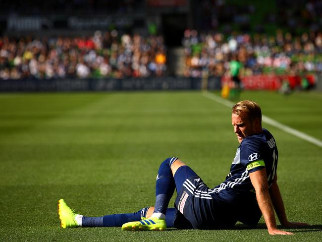 MELBOURNE, AUSTRALIA - DECEMBER 21: Ola Toivonen of the Victory waits to receive treatment during the round 11 A-League match between Melbourne City and Melbourne Victory at AAMI Park on December 21, 2019 in Melbourne, Australia. (Photo by Graham Denholm/Getty Images)