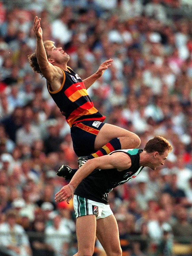 Tony Modra leaps for a mark over Steve Paxman.