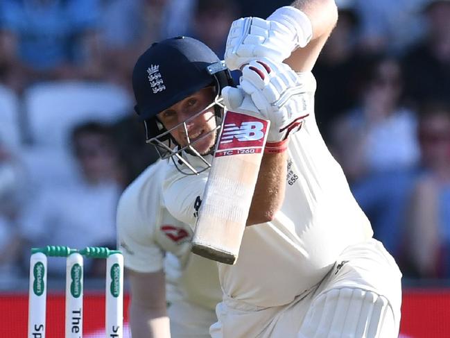 England's captain Joe Root (R) plays a shot as Australia's captain Tim Paine (L) keeps wicket during play on the third day of the third Ashes cricket Test match between England and Australia at Headingley in Leeds, northern England, on August 24, 2019. (Photo by Paul ELLIS / AFP) / RESTRICTED TO EDITORIAL USE. NO ASSOCIATION WITH DIRECT COMPETITOR OF SPONSOR, PARTNER, OR SUPPLIER OF THE ECB