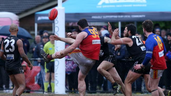 Gough snaps the sealer in the 2019 Division 4 grand final. Picture: Field of View Sports Photography