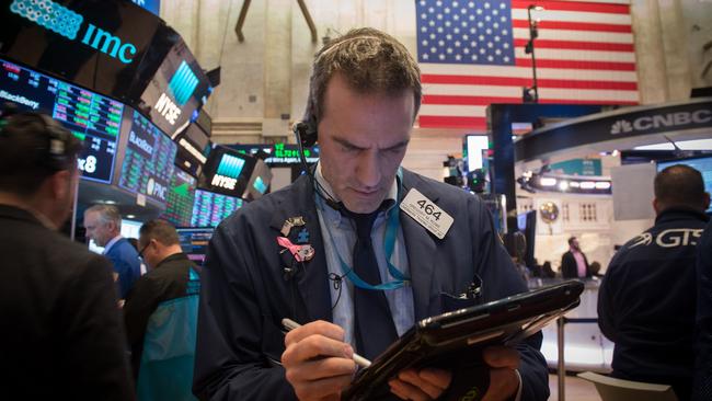 Traders work on the floor at the closing bell of the Dow Industrial Average at the New York Stock Exchange. (Image: AFP/Bryan R. Smith)